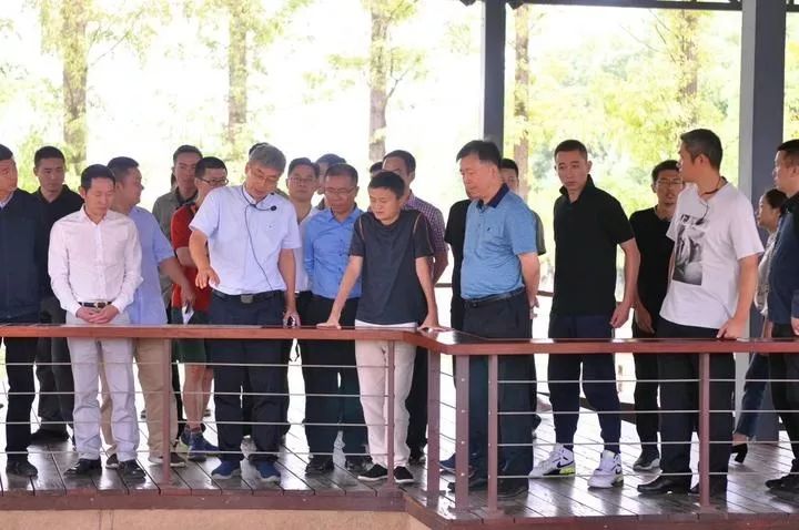 [钱江晚报]马云国庆假期打卡网红博物馆，刚现身就被瞬间包围
