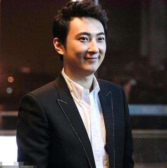 [熊猫娱乐]王思聪资产估值超10亿，名车豪宅被查封，“国民老公”风光不再