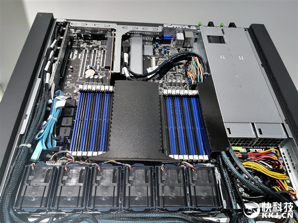 AMD二代霄龙秀肌肉：庞大软硬件生态集中演示