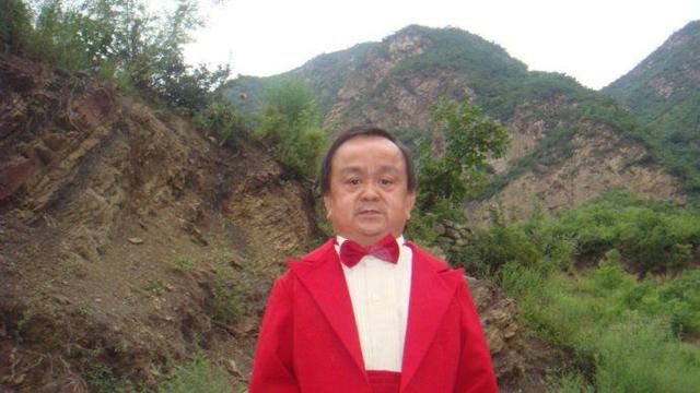 身高1米的他演土地公公走红，跑龙套近30年，如今被迫淡出娱乐圈
