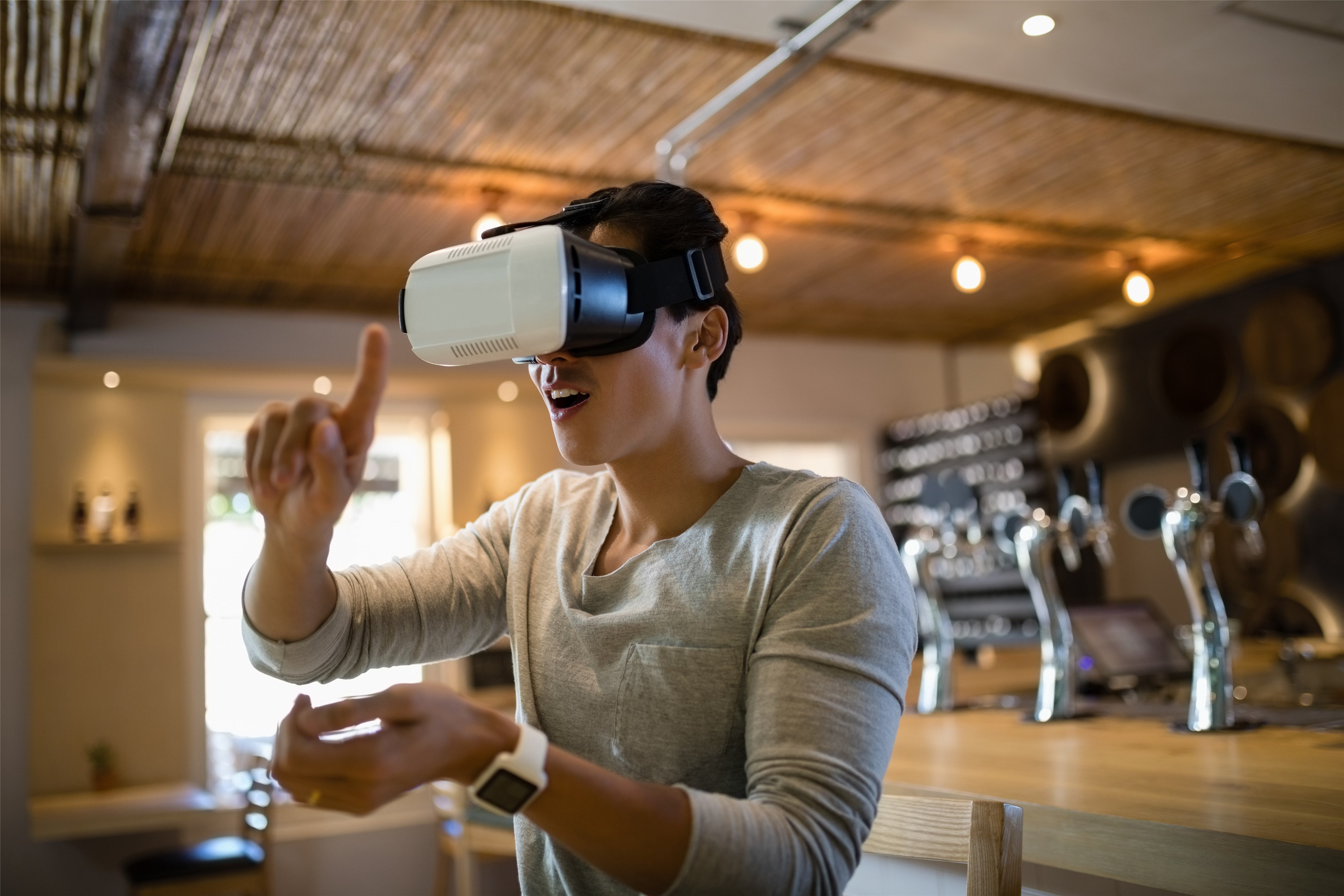 VR创业潮已退，那些线下体验馆为什么还活着？