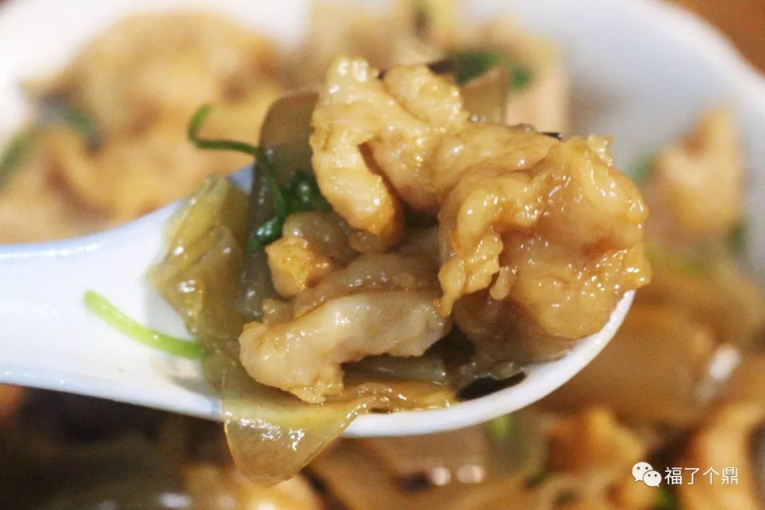山前里董三巷里,有一家每天下午五点才开门的老店
