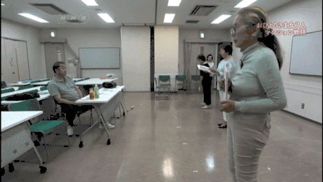 【新氧App】一辈子不结婚，化妆染发旅行玩游戏，这个80岁奶奶也太酷了吧！