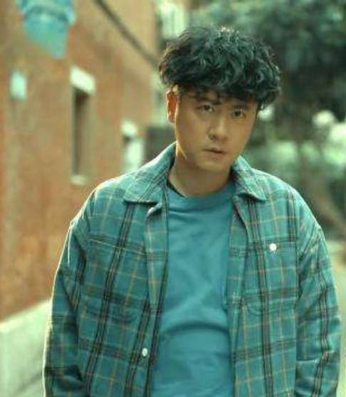 [一床情书]人生赢家！吴京张译杜江领跑国庆档，严屹宽贾乃亮则点燃十月荧屏