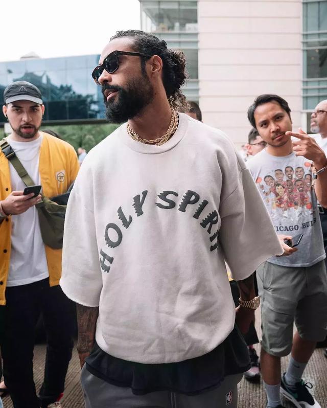 来聊一聊穿 FEAR OF GOD 的高街男孩