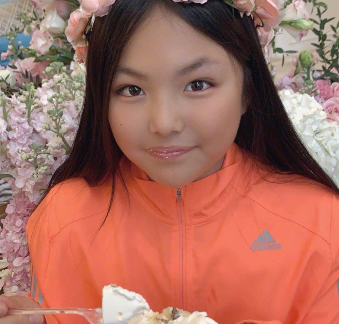 李湘王岳伦为女儿庆10岁生日小胖妞大变样越来越像妈妈