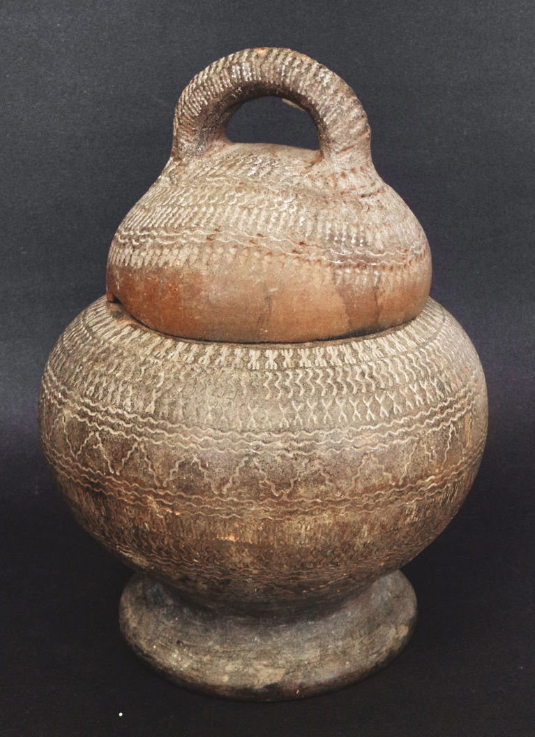 菲律宾带盖储物陶罐