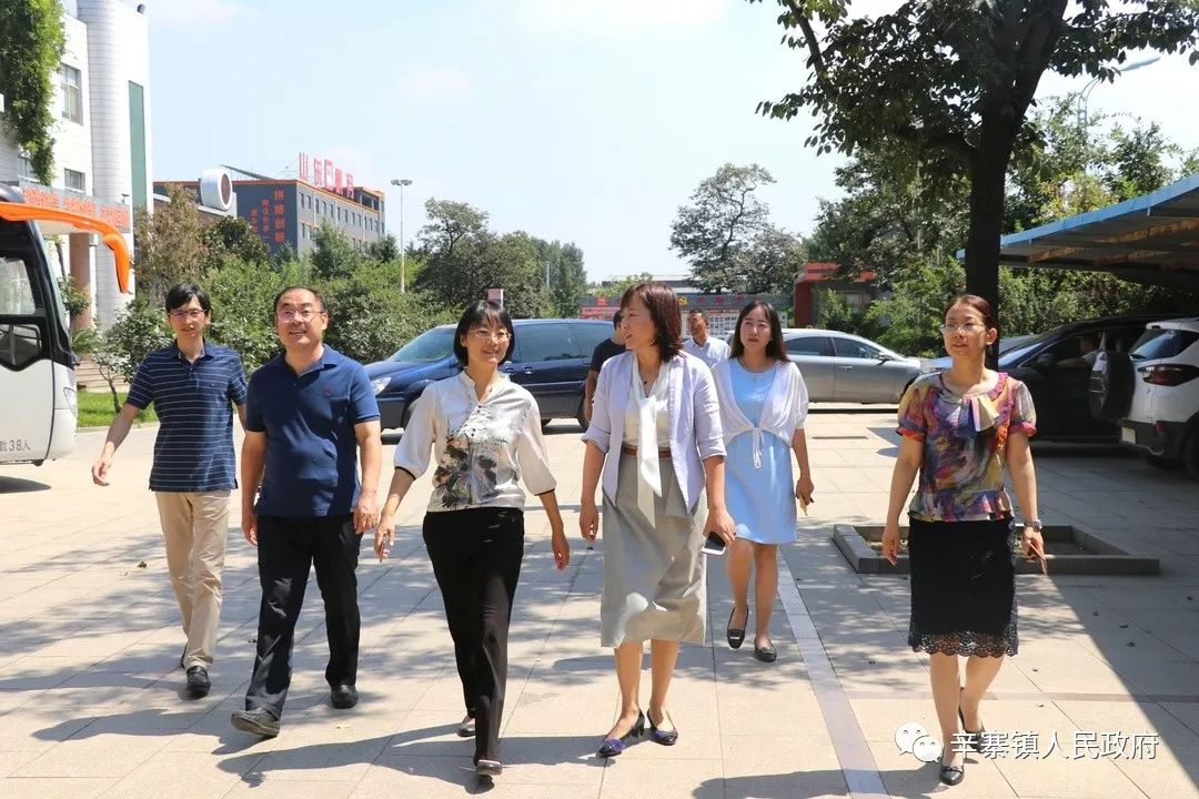 潍坊市妇联到临朐辛寨镇调研"美丽庭院"创建工作
