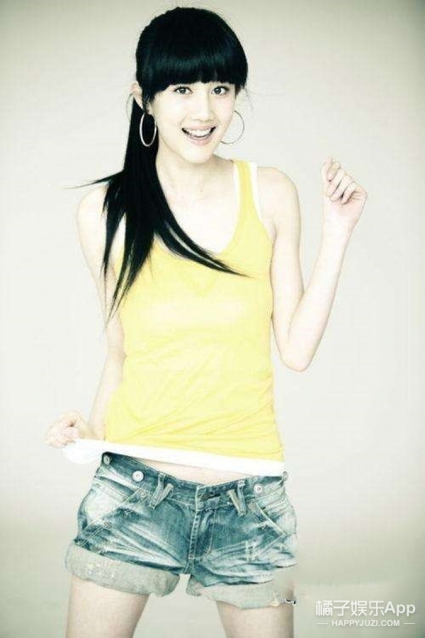 还记得《丑女无敌》里的助理小艾吗？她现在长这样了