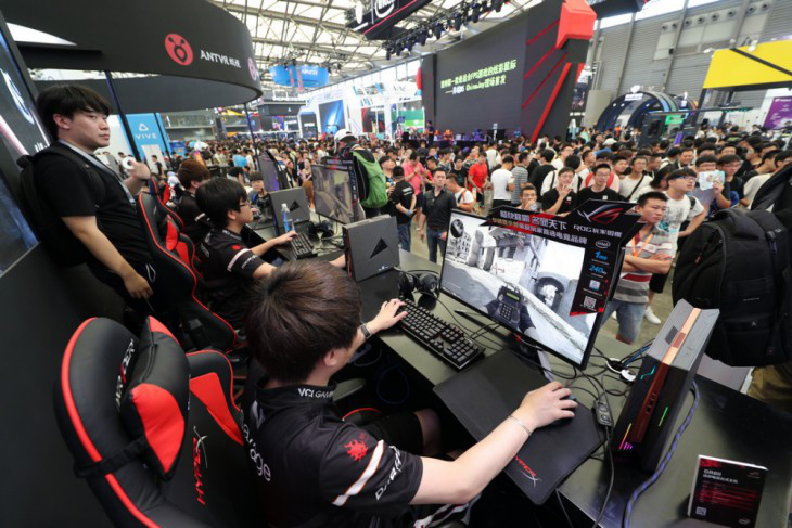 细腻操作 HyperX FURY ULTRA复仇女神终极版RGB游戏鼠标垫评测