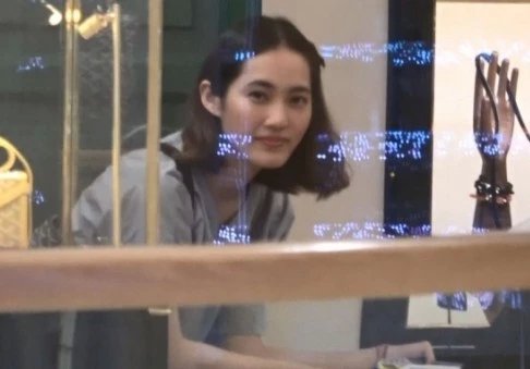 余文乐娶了什么神仙老婆！王棠云逛街完全不看奢侈品只顾跟儿子玩
