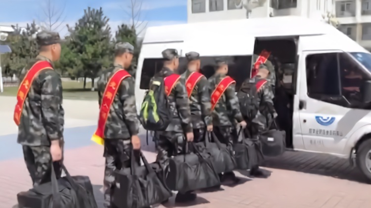 退伍大学生脱下戎装仍坚持训练:若有战,召必回