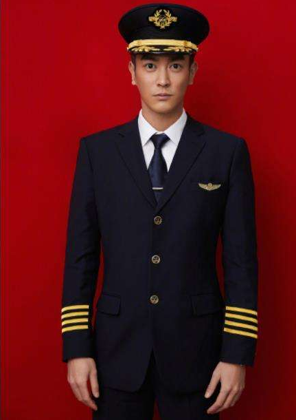 [一床情书]人生赢家！吴京张译杜江领跑国庆档，严屹宽贾乃亮则点燃十月荧屏