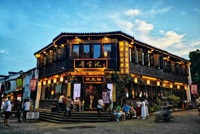 绍兴本地人吃了17年、美食大咖必打卡的寻宝记,到底有多火?