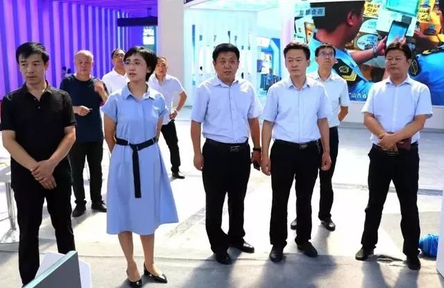 运城市盐湖区副区长曾宪平,孙冬青深入工博会展馆检查