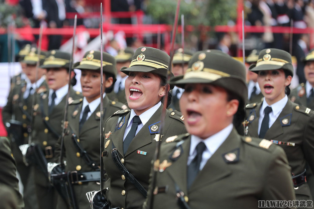 秘鲁举行独立日阅兵式中国外贸舟桥车登场