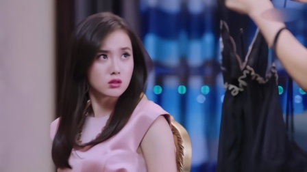 双胞胎妹妹代替姐姐生活,不料看到姐姐的蕾丝