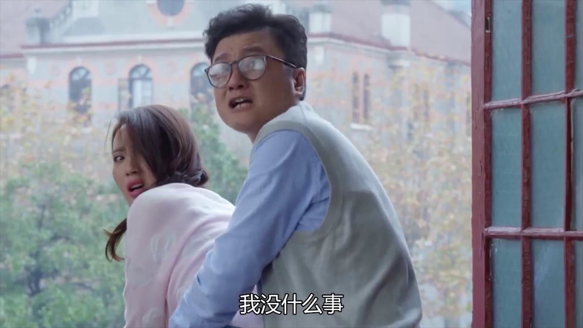 女学生以为老师是色狼,想跳窗逃走,老师却以为