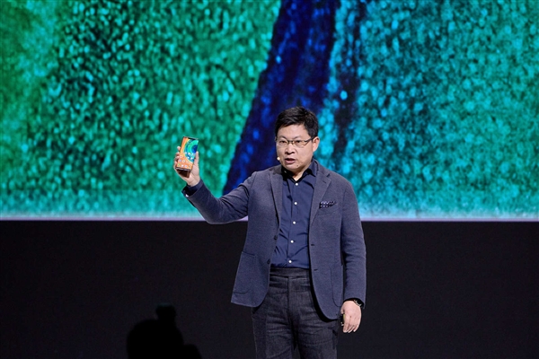 余承东点评iPhone 11 Pro后置三摄：华为引领了设计