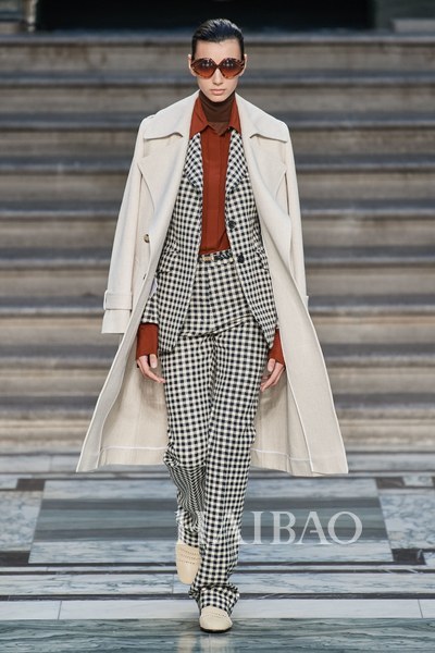 海报带你亲临Victoria Beckham 2020春夏系列伦敦时装周