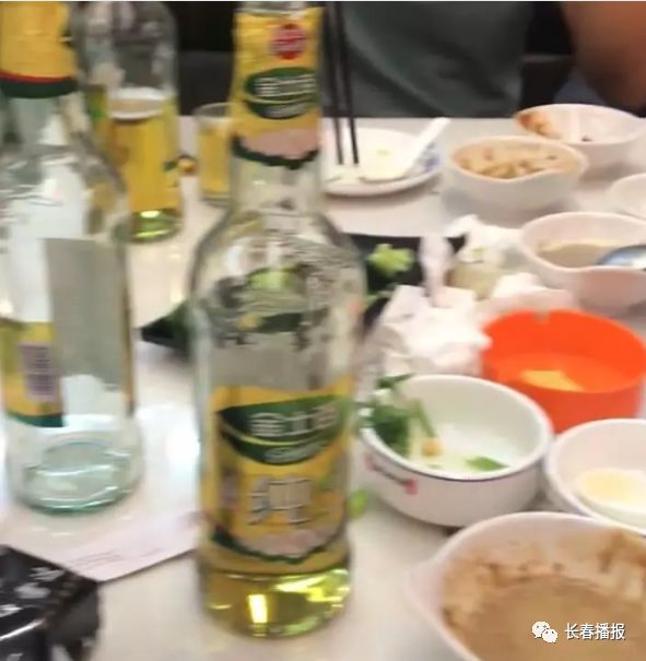 奇葩事:吃火锅被多算出二百多!高空扔酒瓶砸破车