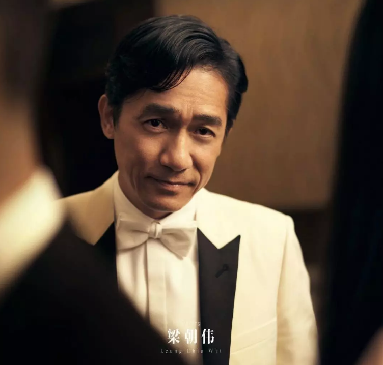 流量明星三年内换代？蔡徐坤地位超鹿晗成一线，红毯换30套衣服？