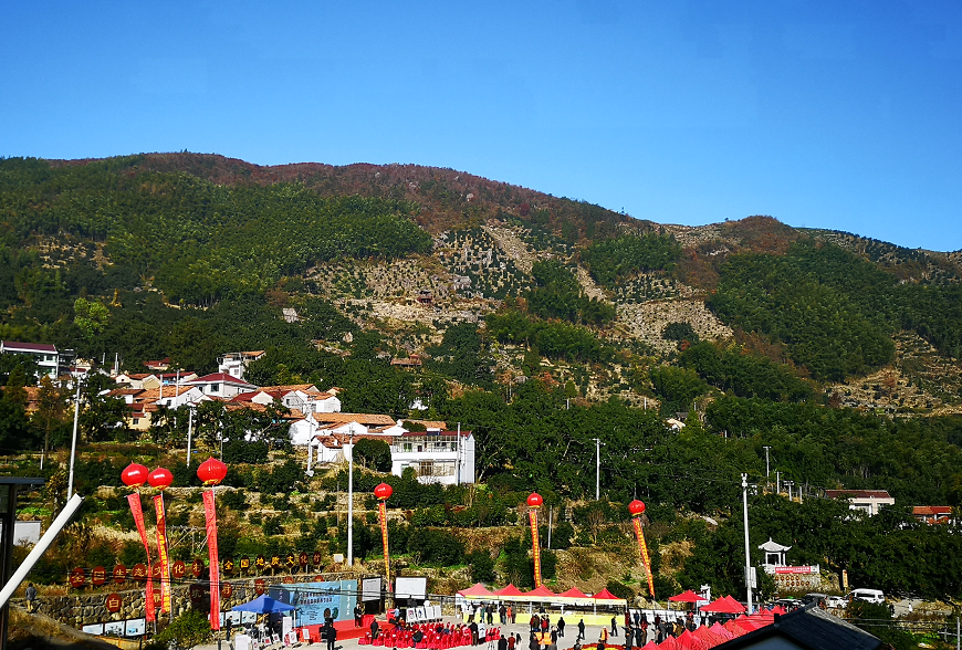 浙江省绍兴嵊州市石璜镇白雁坑村,作为全国首个地质文化村,拥有2000余