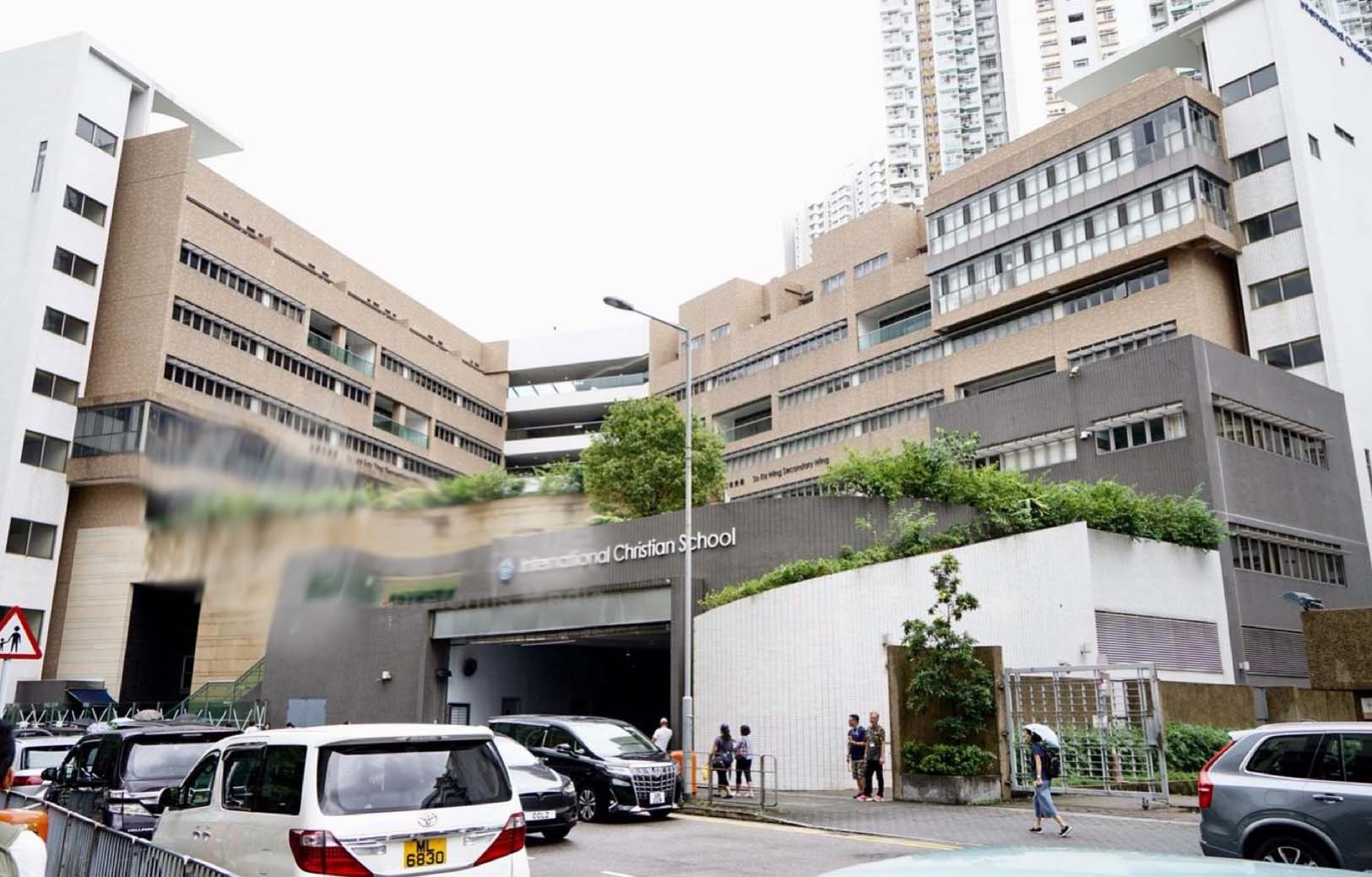 蔡少芬挺大孕肚接女儿放学，张晋全程护送贴心当司机