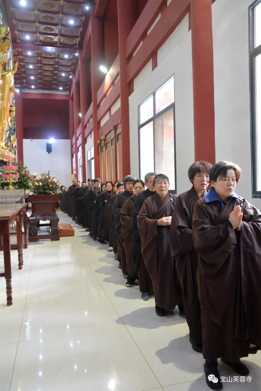 上午8:00时,东莞芙蓉寺方丈了空大和尚举示"佛七"牌,芙蓉寺精进佛七法