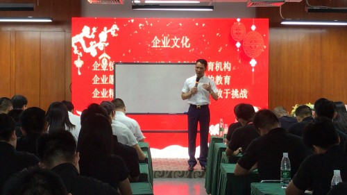 (奋达科技联合创始人肖武发表主题演讲)