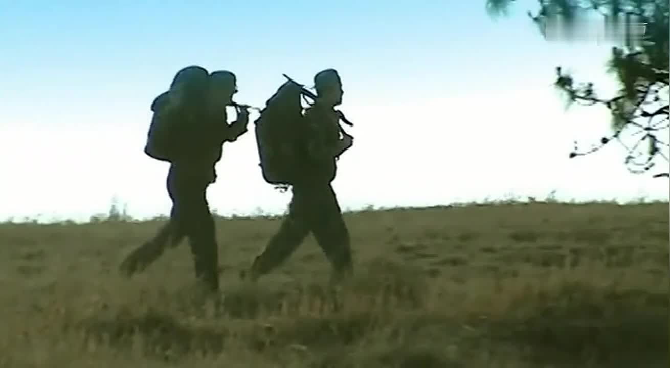 开枪为他送行老电影图片