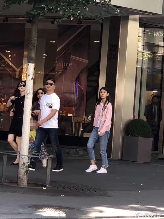 刘强东章泽天同游瑞士，击破离婚传言