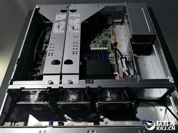 AMD二代霄龙秀肌肉：庞大软硬件生态集中演示