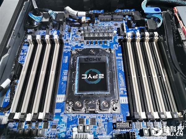 AMD二代霄龙秀肌肉：庞大软硬件生态集中演示