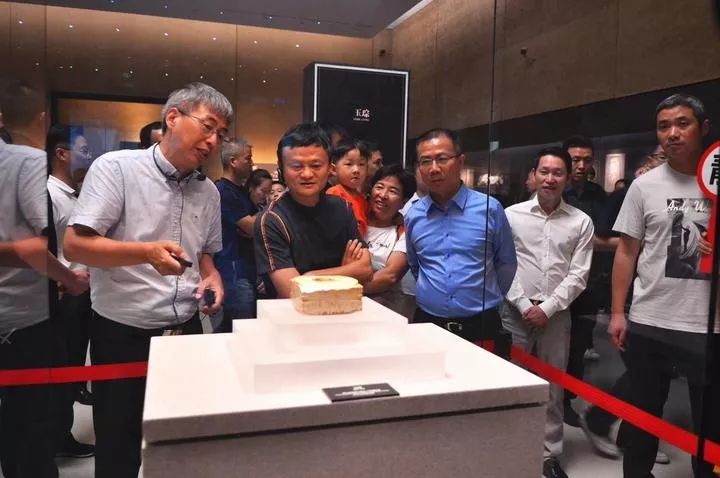 [钱江晚报]马云国庆假期打卡网红博物馆，刚现身就被瞬间包围