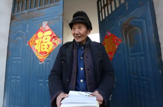 「不八卦会死星人」这个演员太传奇！一辈子只演一部戏，79岁入围金鸡影帝