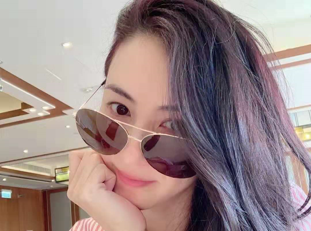 张柏芝妈妈自力更生赚辛苦钱 舍不得乱花特地到平民店修甲