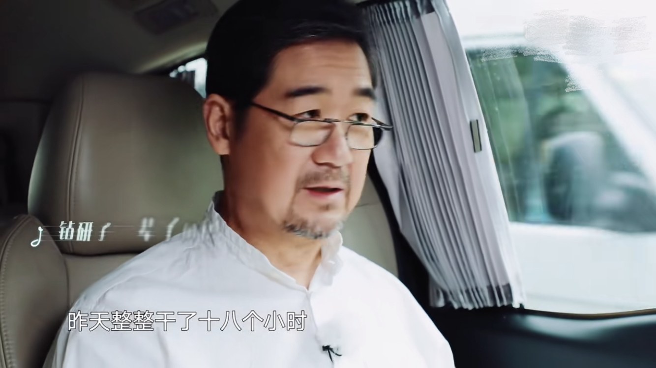 「会火」64岁张国立每天工作18个小时，是热爱工作，还是被协议拖累