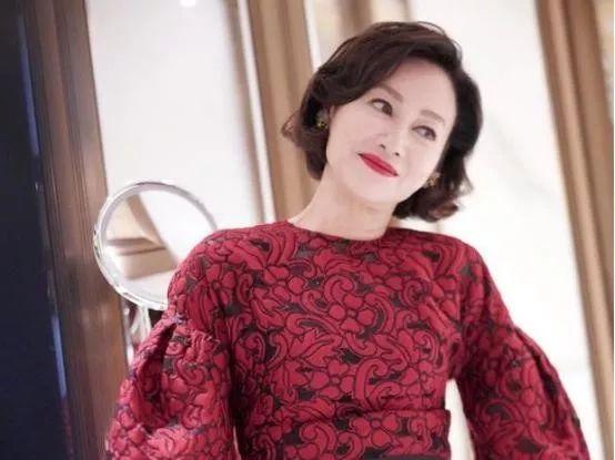 [美美d娱乐]走投无路，上街乞讨，影后被逼自杀？