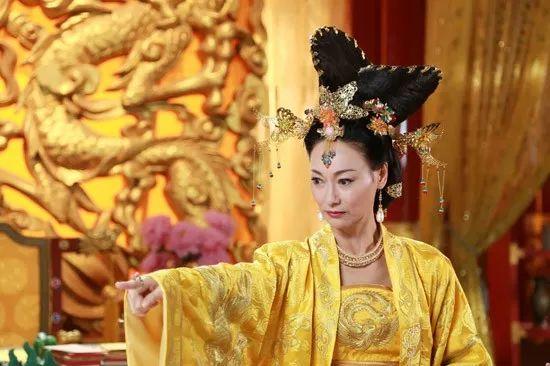 [美美d娱乐]走投无路，上街乞讨，影后被逼自杀？