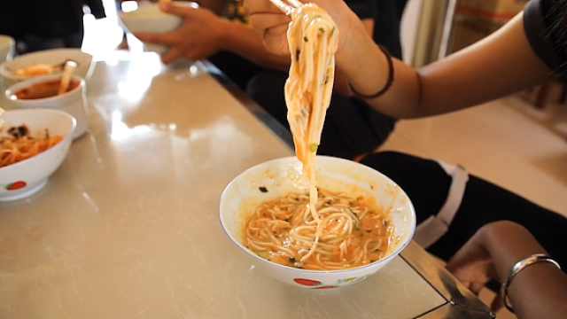 百年豆浆米线，酸辣爽口日卖400碗