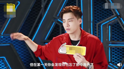 李易峰看《古剑奇谭》自恋道，哇我好帅！怎么这么好看
