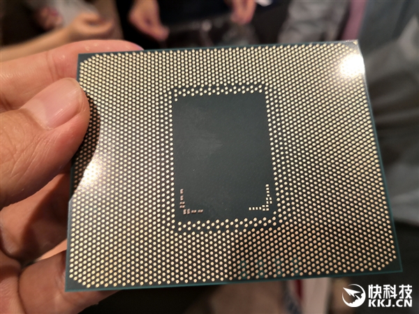 【驱动之家】纳须弥于芥子的奥妙！Intel先进封装技术深入解读