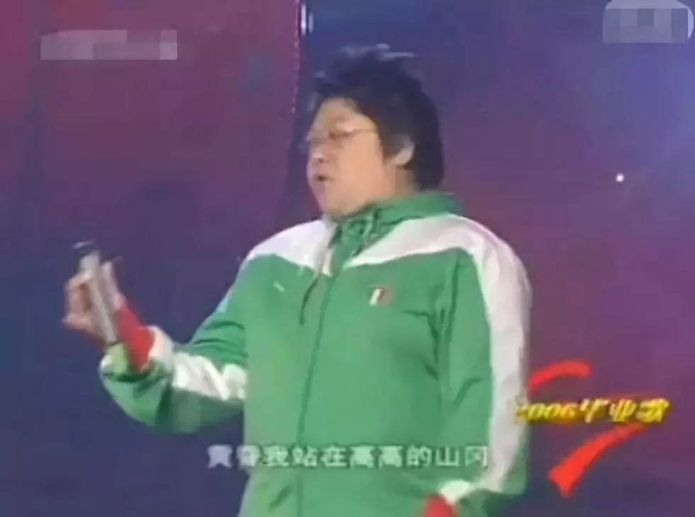 「深夜吃瓜」放飞自我？韩红假唱口型都懒得对，打脸昔日言论