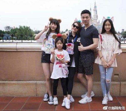 梁静茹曝婚变好友范玮琪又上线了，是有多爱蹭热搜？