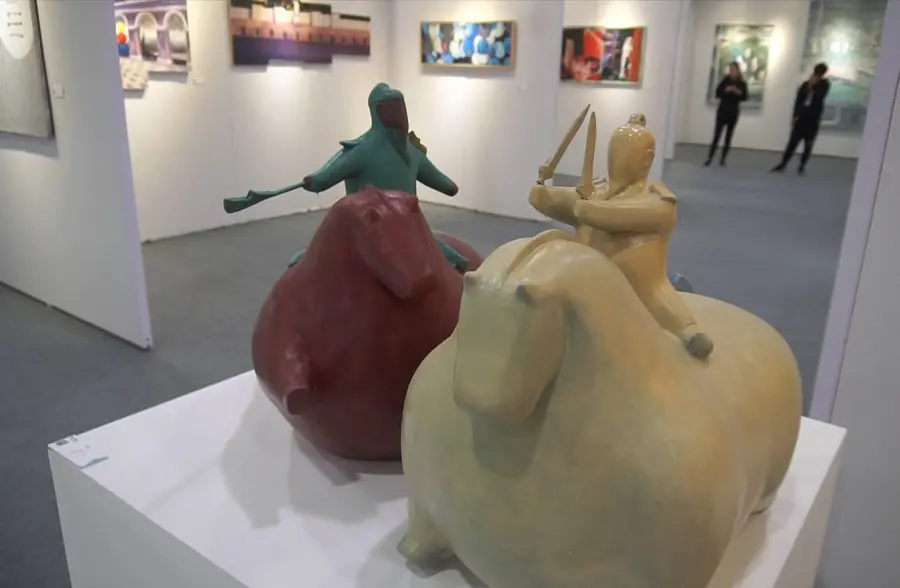 来上海青年艺术博览会 与艺术“对话”