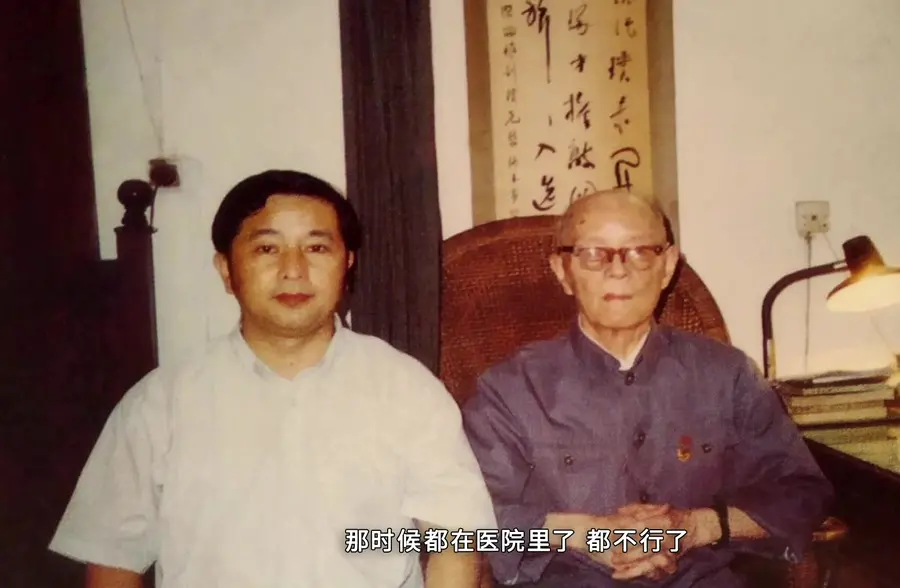 我的爷爷设计了国旗！曾联松长孙回忆当年往事