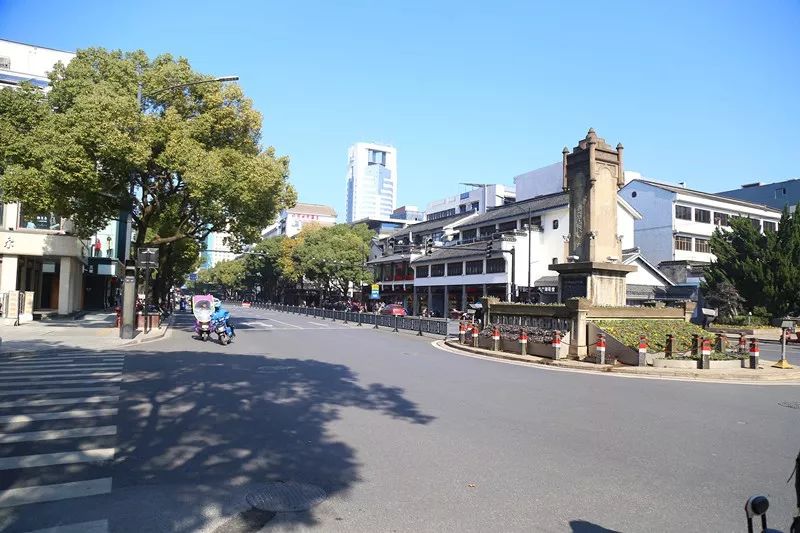 绍兴解放路店铺陆续关门!背后原因是