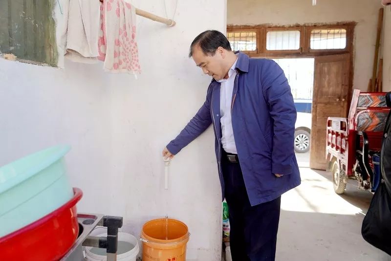 孔辉到潢川县双柳树镇调研督导脱贫攻坚和乡村振兴工作