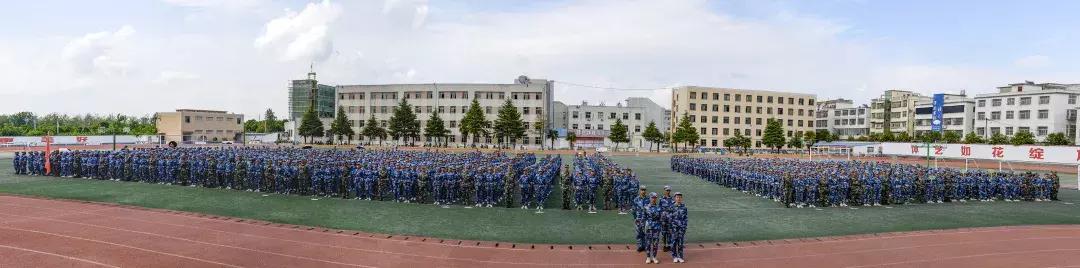 息县三中举行七年级新生军会操表演
